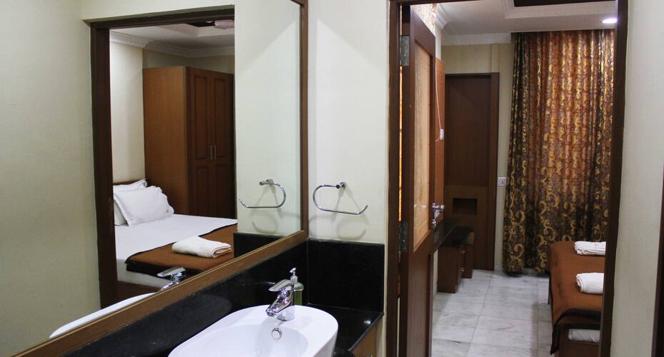 White House Service Apartment 2, Vadodara 3